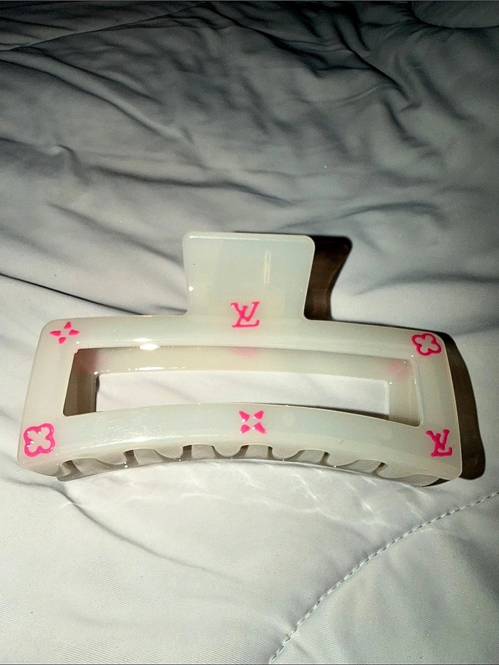 New Louis Vuitton Hair Claw Clip in White Pink Like New